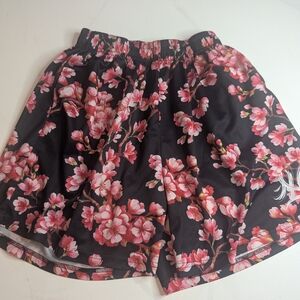 Notorious Lift Women's Black And Floral Athletic Shorts, Pockets, Size Large